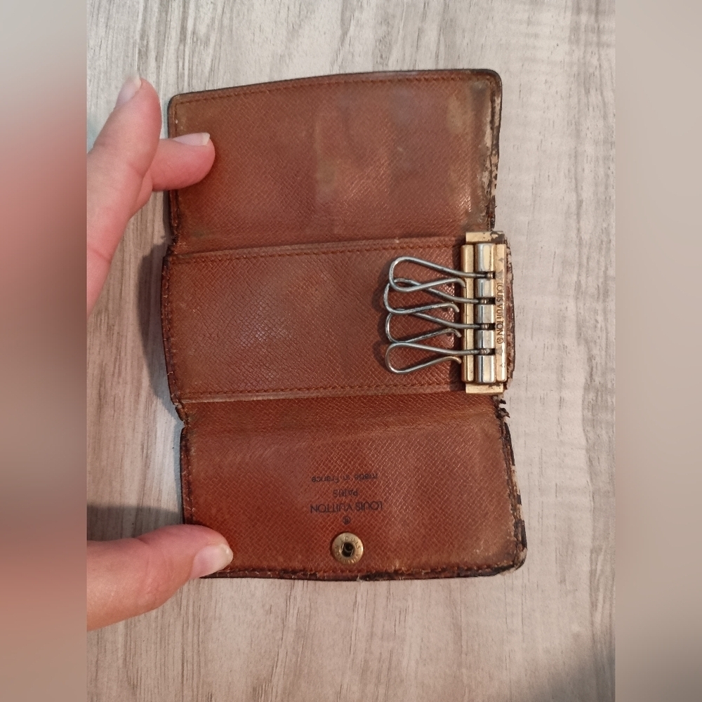 Authentic Louis Vuitton Monogram 2 Key Case Holders 4 Key - Picture 9 of 13